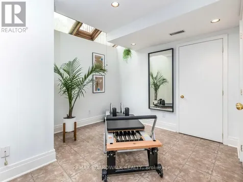 41 Putman Avenue Ottawa ON K1M 1Z1
