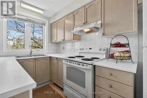 211 Briston Private Ottawa ON K1G 5R5
