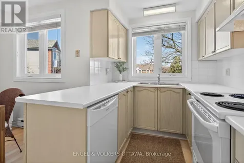 211 Briston Private Ottawa ON K1G 5R5
