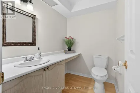 211 Briston Private Ottawa ON K1G 5R5