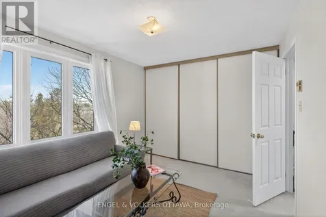 211 Briston Private Ottawa ON K1G 5R5