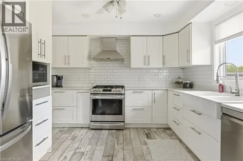 25 Greenock Drive Kitchener ON N2E 2J9