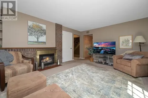 10 Cosburn Avenue Ottawa ON K2H 8A1
