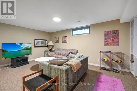 10 Cosburn Avenue Ottawa ON K2H 8A1