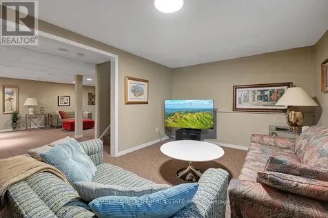 10 Cosburn Avenue Ottawa ON K2H 8A1