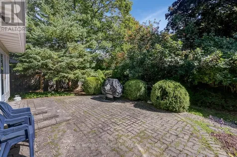 10 Cosburn Avenue Ottawa ON K2H 8A1