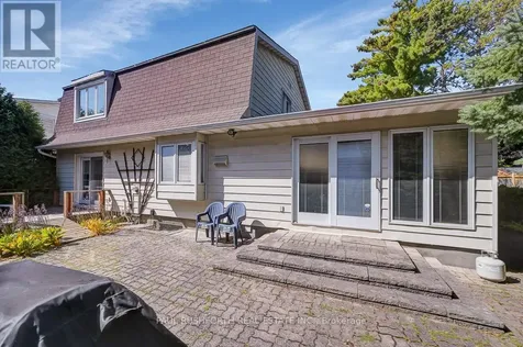 10 Cosburn Avenue Ottawa ON K2H 8A1