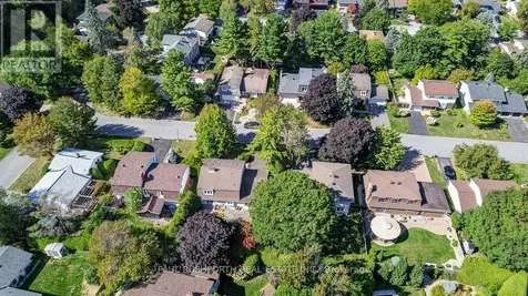 10 Cosburn Avenue Ottawa ON K2H 8A1