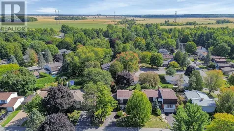 10 Cosburn Avenue Ottawa ON K2H 8A1