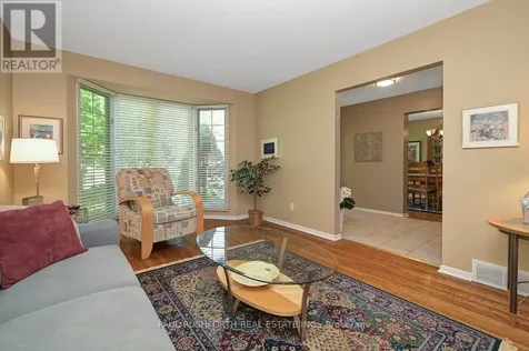 10 Cosburn Avenue Ottawa ON K2H 8A1
