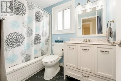 40 Danville Avenue Halton Hills (ac Acton) ON L7J 2W5