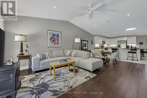 8 New York Avenue Wasaga Beach ON L9Z 3A8