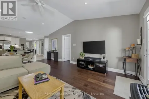 8 New York Avenue Wasaga Beach ON L9Z 3A8