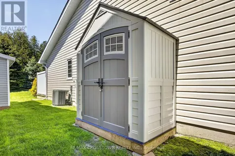 8 New York Avenue Wasaga Beach ON L9Z 3A8