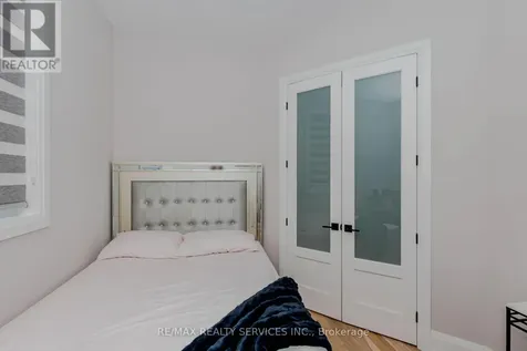 130 Pondcliffe Drive Kitchener ON N2R 0M4