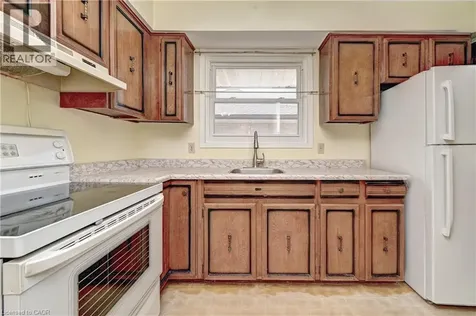 106 Kimberly Crescent Kitchener ON N2E 1C9