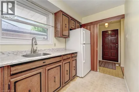 106 Kimberly Crescent Kitchener ON N2E 1C9