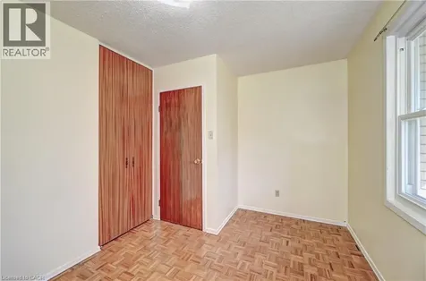 106 Kimberly Crescent Kitchener ON N2E 1C9