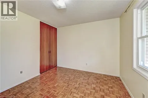 106 Kimberly Crescent Kitchener ON N2E 1C9