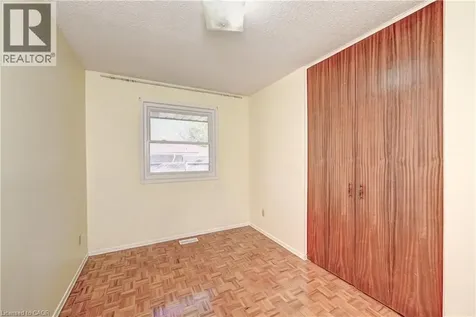 106 Kimberly Crescent Kitchener ON N2E 1C9