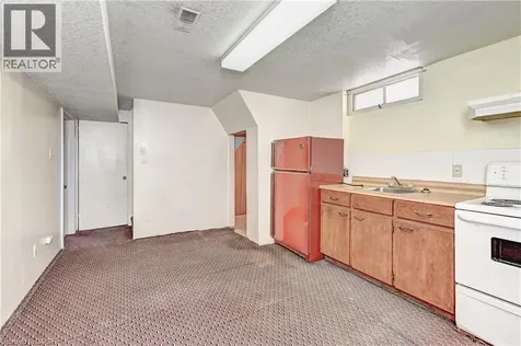 106 Kimberly Crescent Kitchener ON N2E 1C9