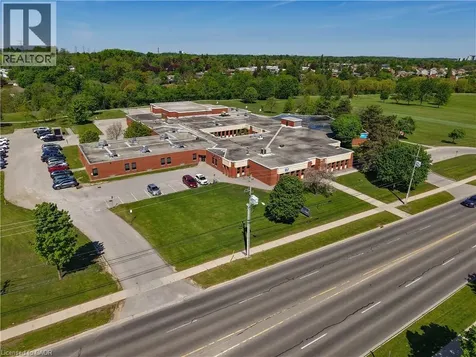 106 Kimberly Crescent Kitchener ON N2E 1C9