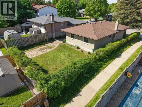 106 Kimberly Crescent Kitchener ON N2E 1C9