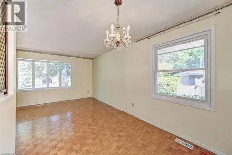 106 Kimberly Crescent Kitchener ON N2E 1C9