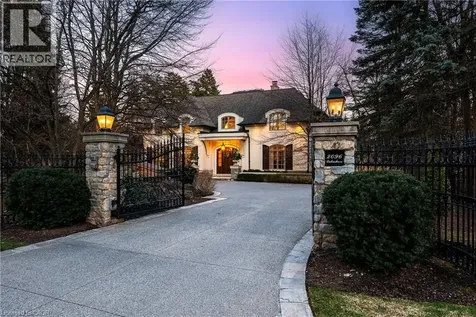 2096 Lakeshore Road East Oakville ON L6J 1M3
