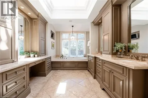 2096 Lakeshore Road East Oakville ON L6J 1M3