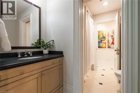 2096 Lakeshore Road East Oakville ON L6J 1M3