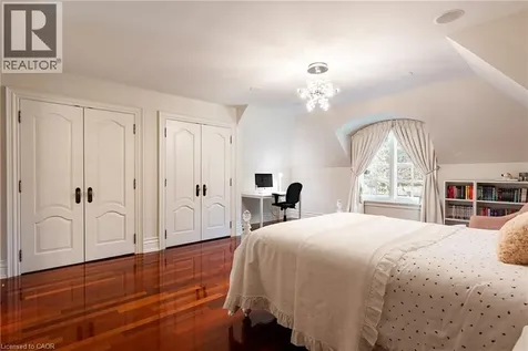2096 Lakeshore Road East Oakville ON L6J 1M3