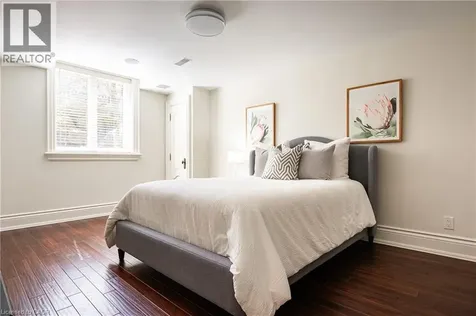 2096 Lakeshore Road East Oakville ON L6J 1M3