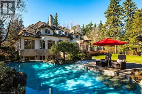 2096 Lakeshore Road East Oakville ON L6J 1M3