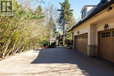 2096 Lakeshore Road East Oakville ON L6J 1M3