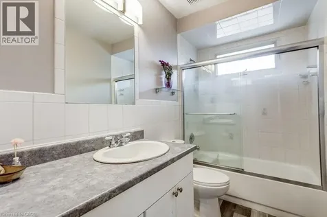 633 Sheraton Road Burlington ON L7L 4B3