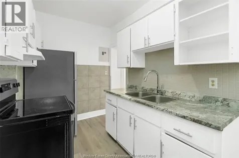 1094 Lincoln Road Windsor ON N8Y 2H4