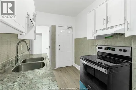 1094 Lincoln Road Windsor ON N8Y 2H4