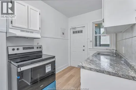 1094 Lincoln Road Windsor ON N8Y 2H4