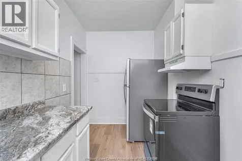 1094 Lincoln Road Windsor ON N8Y 2H4