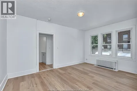 1094 Lincoln Road Windsor ON N8Y 2H4