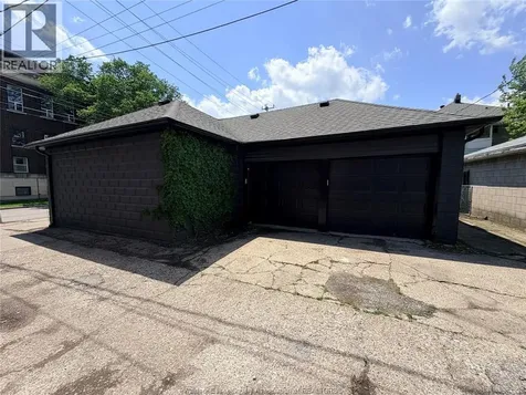 1094 Lincoln Road Windsor ON N8Y 2H4