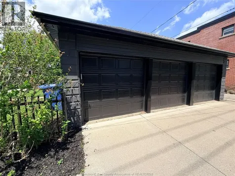 1094 Lincoln Road Windsor ON N8Y 2H4