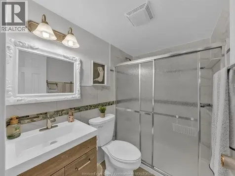 6211 Thornberry Crescent Windsor ON N8T 3A5