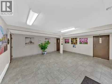 6211 Thornberry Crescent Windsor ON N8T 3A5
