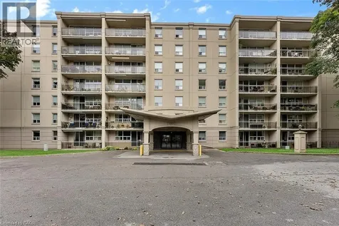 6390 Huggins Street Niagara Falls ON L2J 1H1