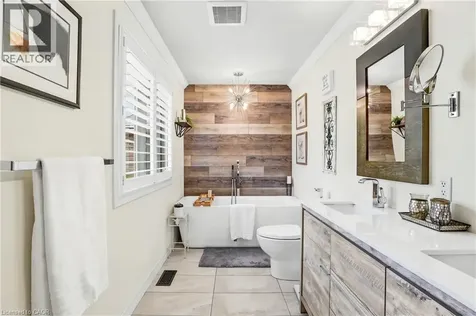 24 Benziger Lane Stoney Creek ON L8E 6B6