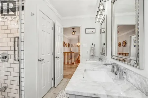 24 Benziger Lane Stoney Creek ON L8E 6B6