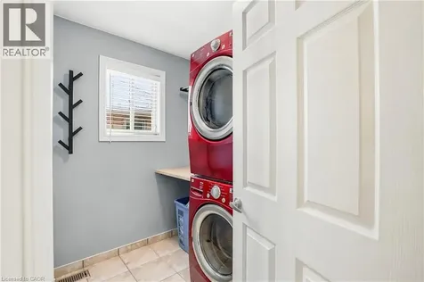 24 Benziger Lane Stoney Creek ON L8E 6B6