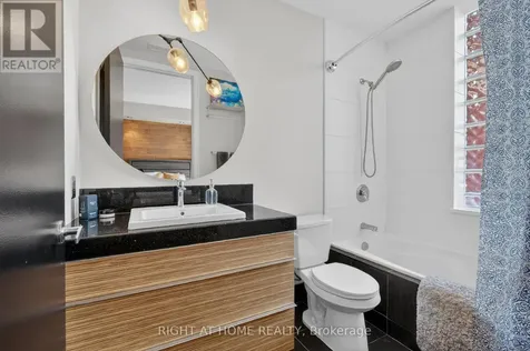 374 Cooper Street Ottawa ON K2P 2P4